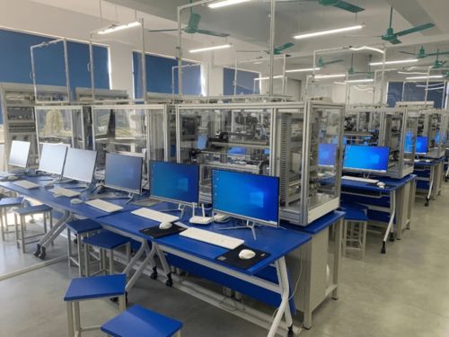 AOC一體機(jī)助力賀州學(xué)院 攜手打造人工智能未來工廠與智能家居設(shè)備新生態(tài)